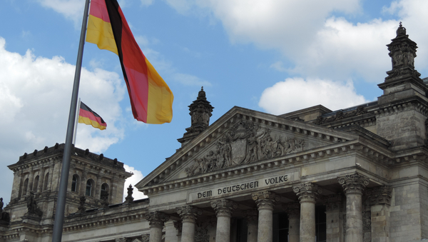 Vorderansicht des Reichstagsgebäudes in Berlin