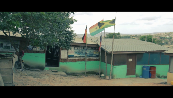Gebäude mit ghanaischer Flagge
