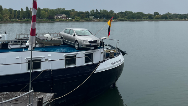 Das Foto zeigt die MS Wissenschaft im Mainzer Hafen.