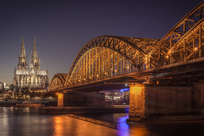 Die Stadt Köln bei Nacht